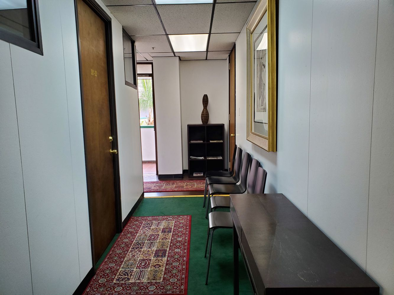 EXECUTIVE OFFICES $450.00 TO $550.00 PER MONTH, INCLUDES UTILITIES.